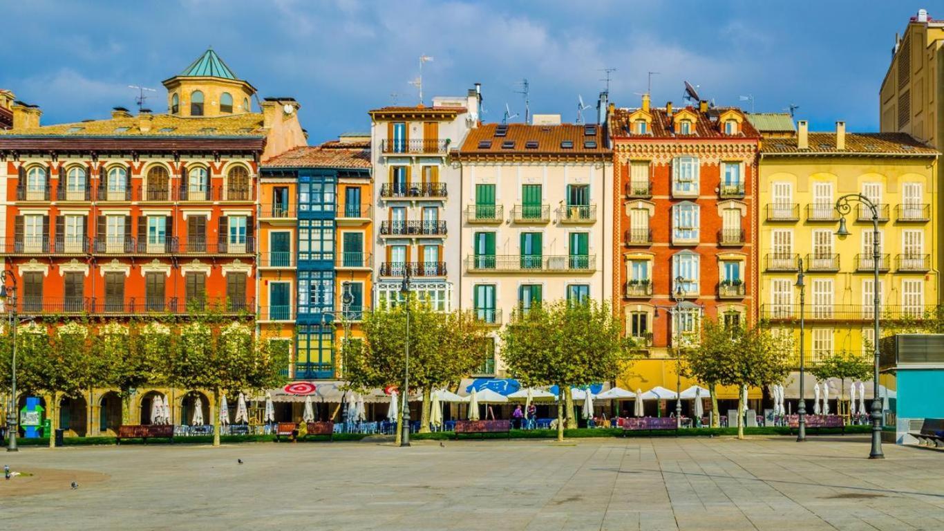 Espacioso Apartamento En El Centro De Pamplona Exterior photo